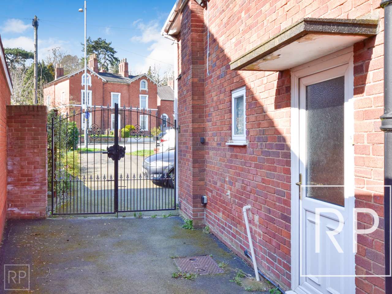 2 Aldersley Road, Wolverhampton WV6 9LT