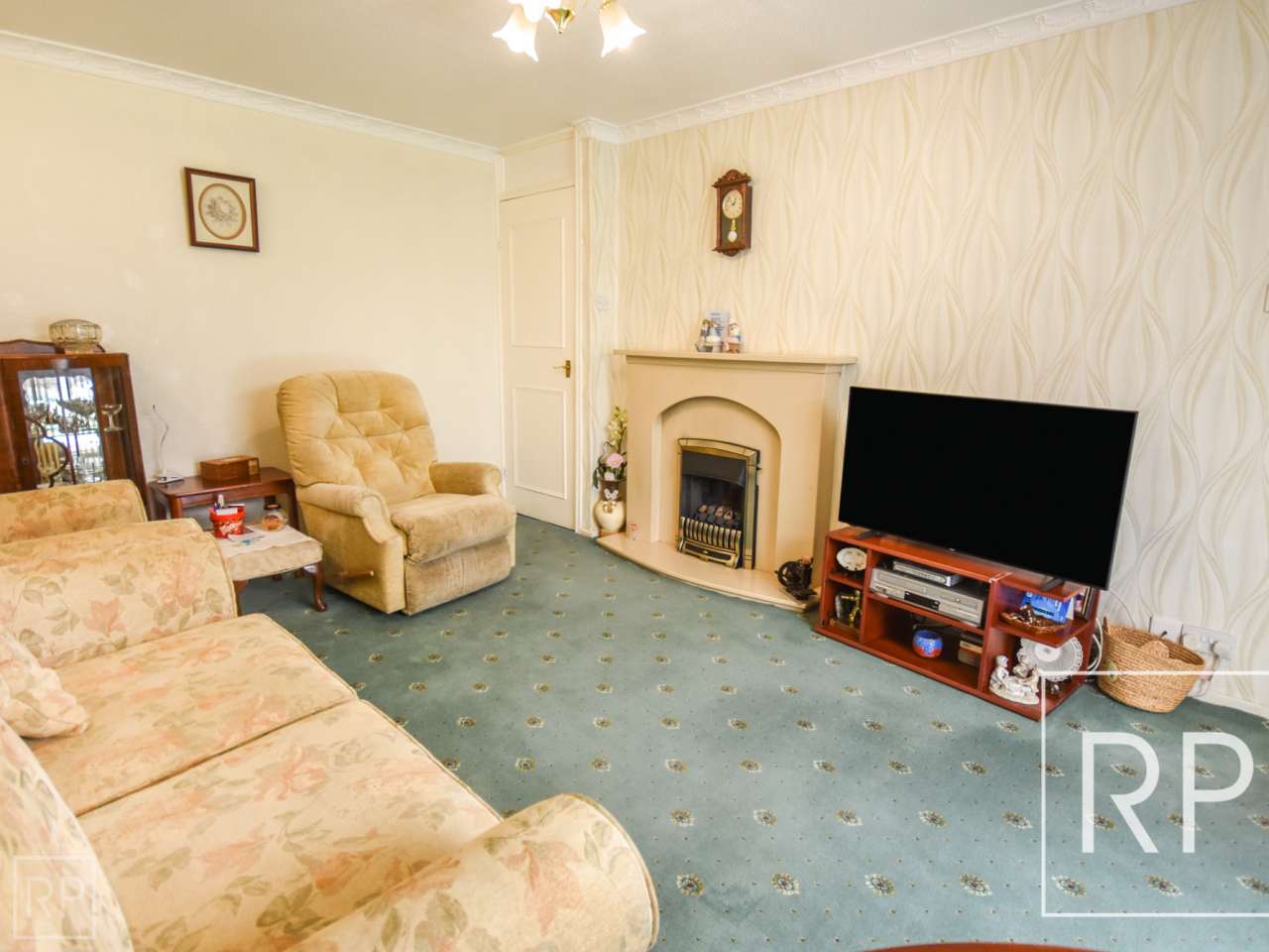 28 Shoreham Close, Willenhall WV13 3QG