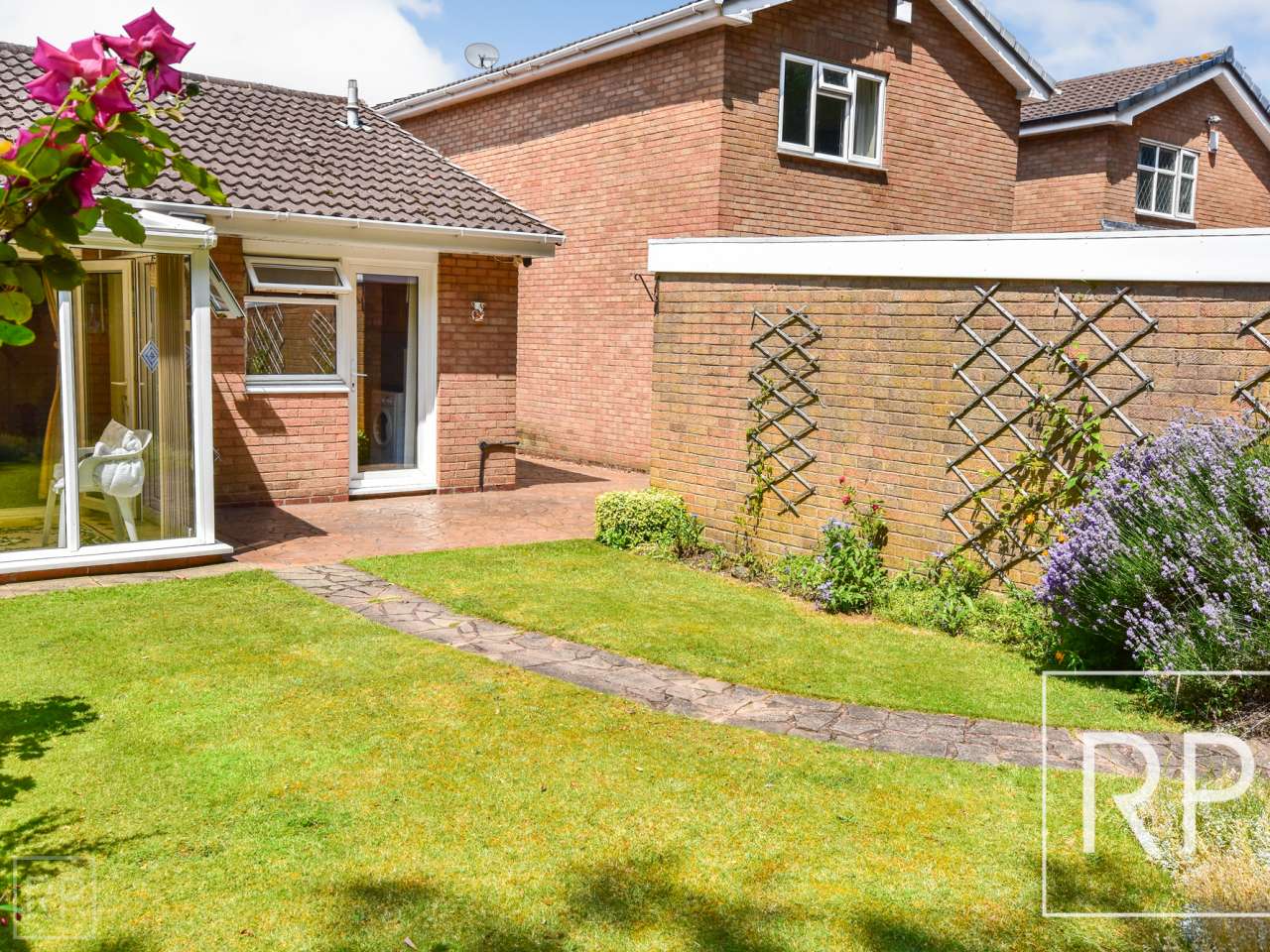 28 Shoreham Close, Willenhall WV13 3QG