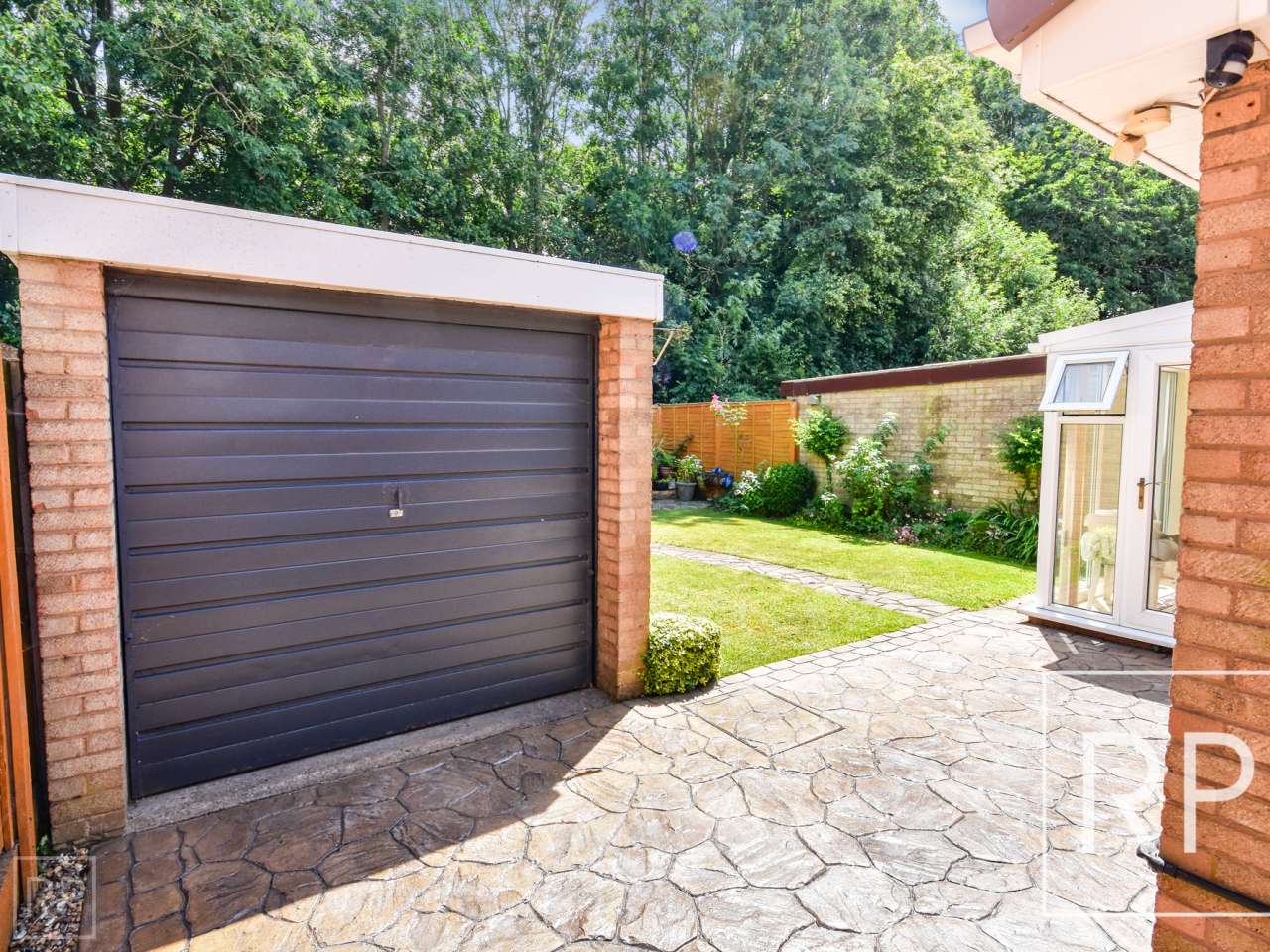 28 Shoreham Close, Willenhall WV13 3QG