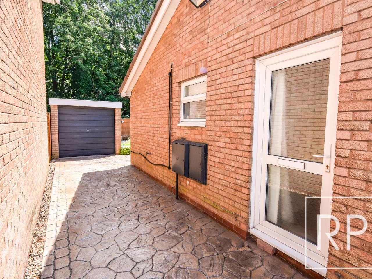 28 Shoreham Close, Willenhall WV13 3QG
