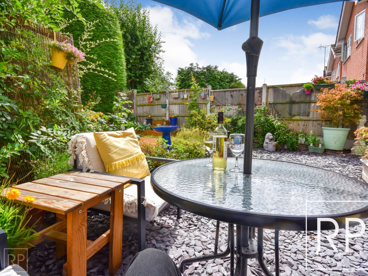43 Alderton Drive, Wolverhampton WV3 7JX