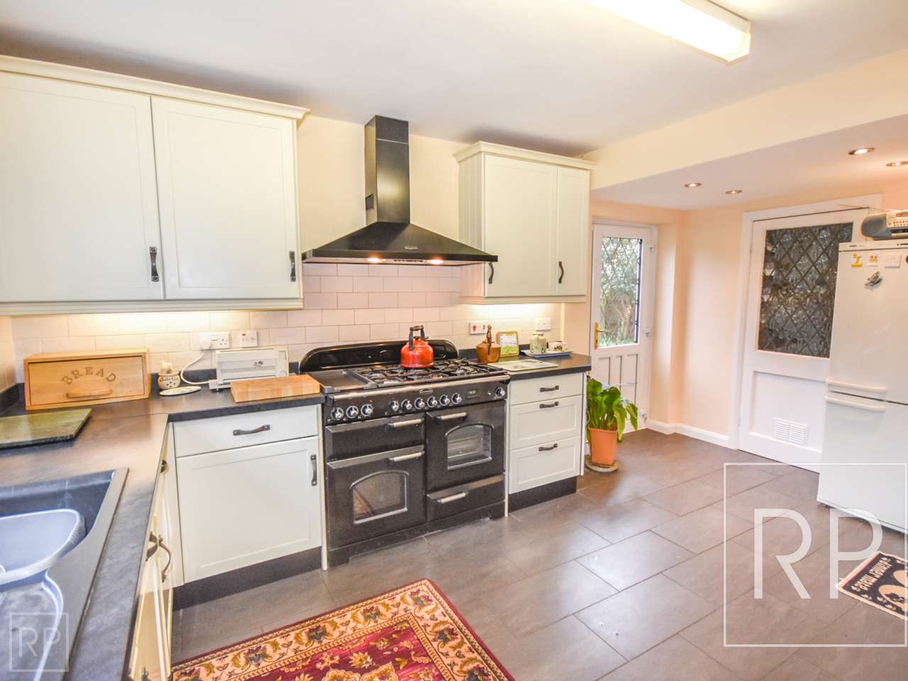 5 Finchfield Hill, Wolverhampton WV3 9DQ